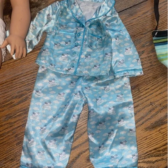 American Girl Doll with bathtub, accessories, outfits, shoes! PA-11392